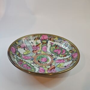 Vintage Chinese Rose Medallion Porcelain Bowl – Brass Encased – Mid-Century Chin